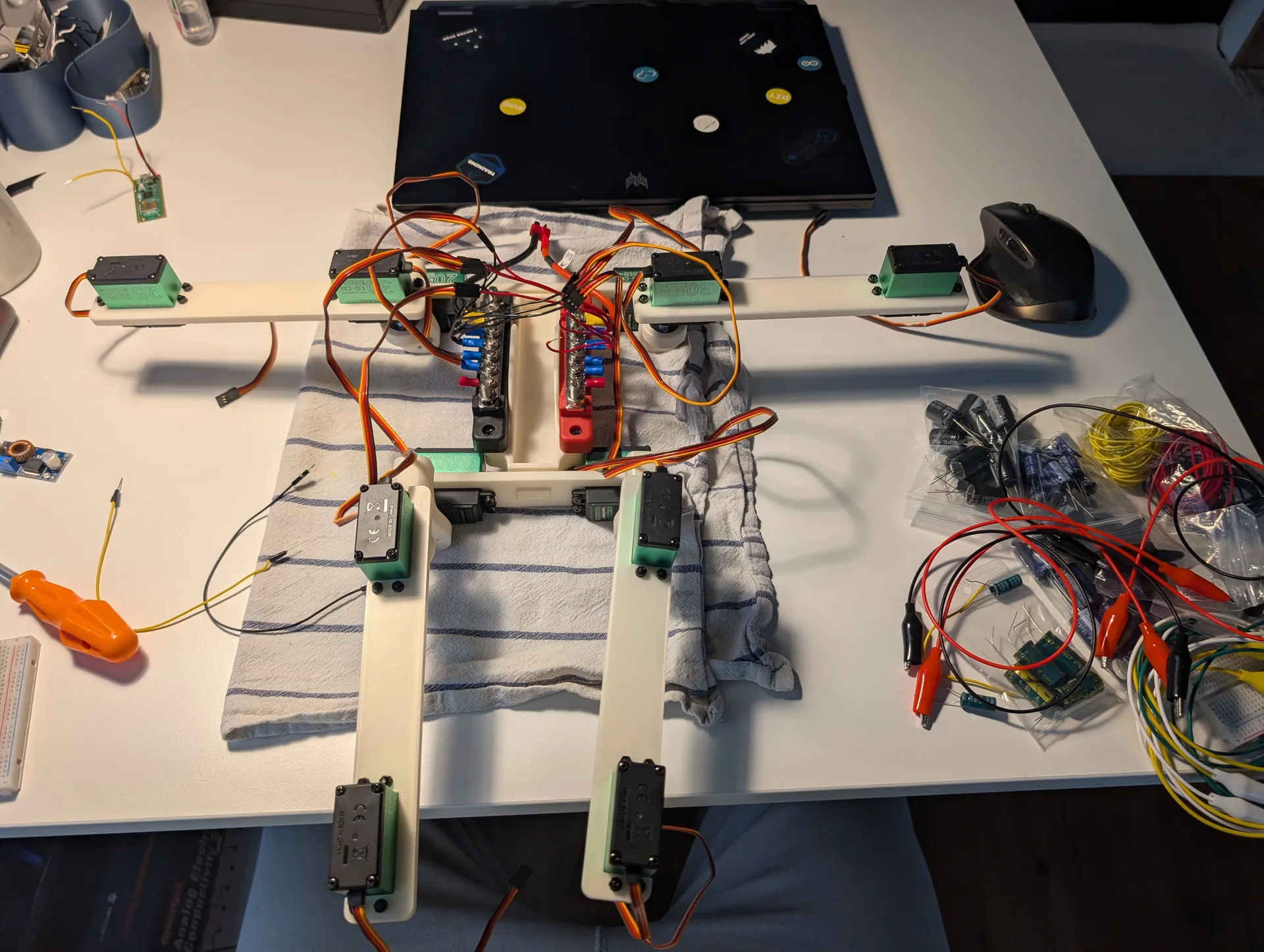 Gibbon Bot mk.2 first prototype testing off-the-shelf servo motors and power